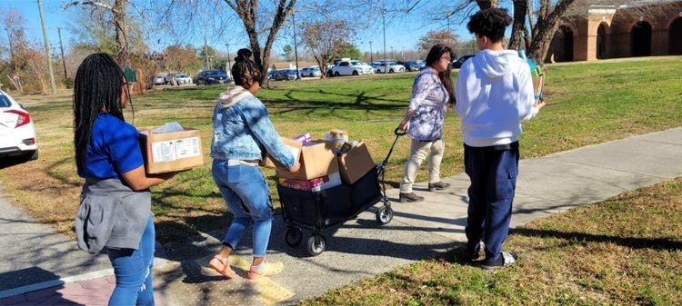 Students transport food items to the food bank in King and Queen 